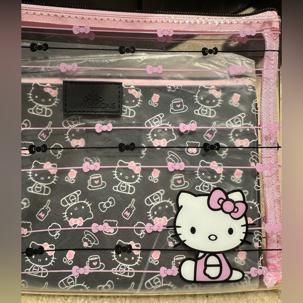 🚫SOLD🚫 Hello Kitty Cosmetic Pouch Set - Pair of 2 Slim Pouches - Picture 3 of 6